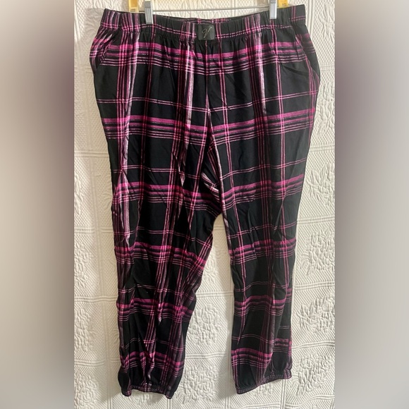 Victoria's Secret Other - Victoria's Secret Pink & Black Plaid Pajama Lounge Pants Size XL
